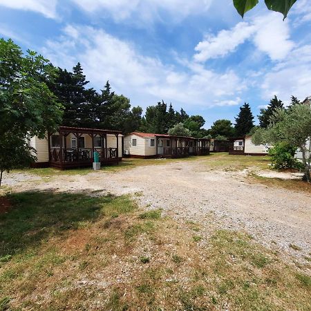 Kamp Rujno Hotel Starigrad Paklenica Exterior photo